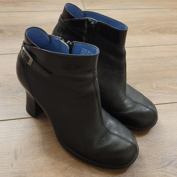 Indigo by Clarks Black Leather Booties - Picture 2 of 6